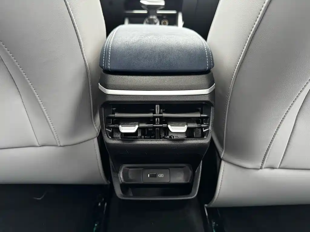 Geely Emgrand — миниатюра 15