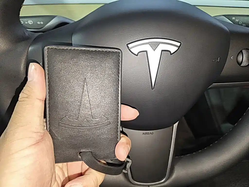 Tesla Model Y — миниатюра 9