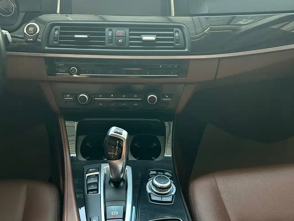 BMW 5 Series — миниатюра 8