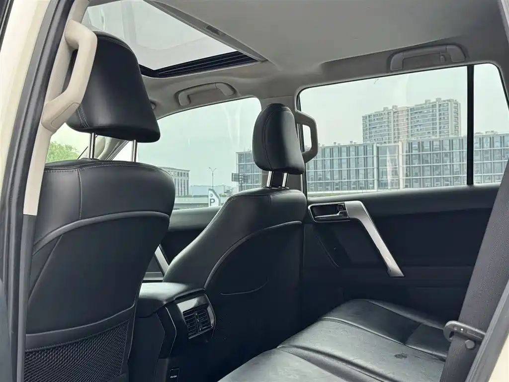 Toyota Land Cruiser Prado 2016 2.7L AT Standard