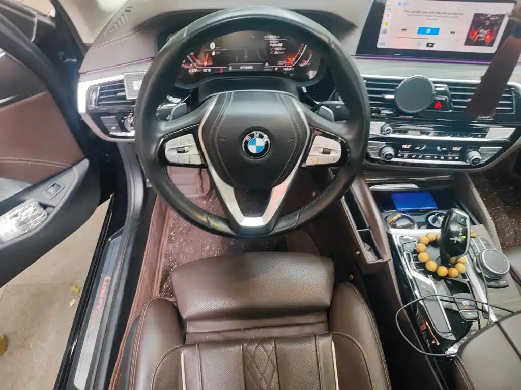 BMW 5 Series — миниатюра 11
