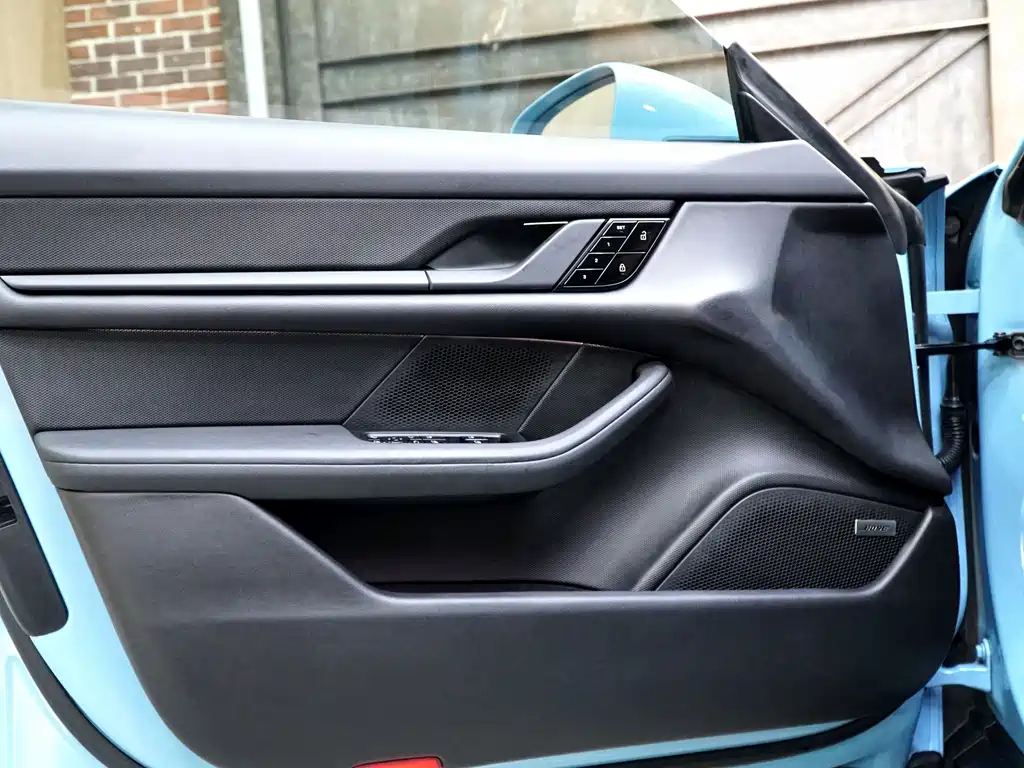 Porsche Taycan — миниатюра 14