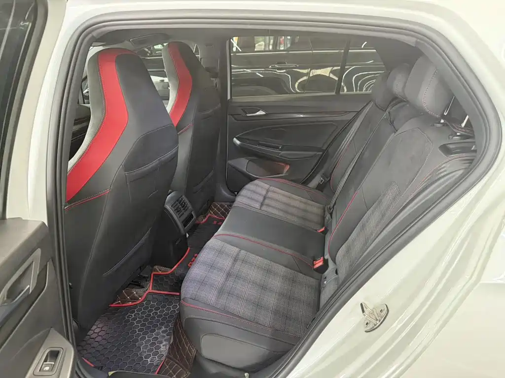 Volkswagen Golf GTI — миниатюра 12