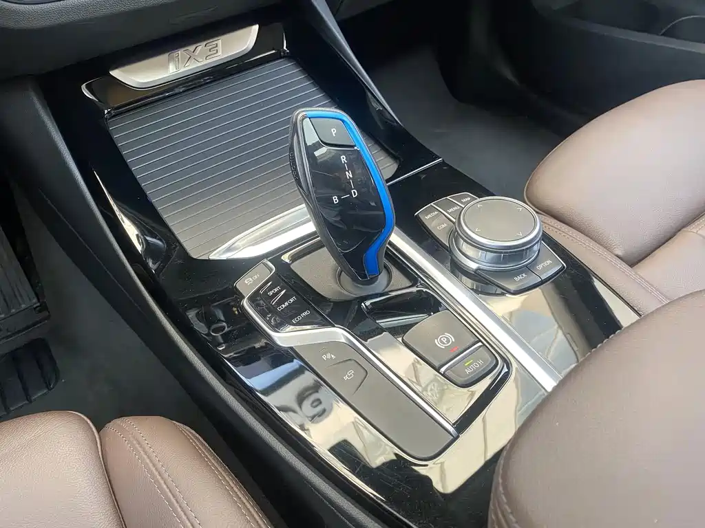 BMW iX3 — миниатюра 13