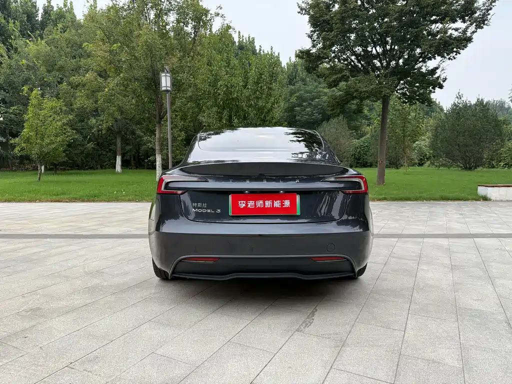 Tesla Model 3 — миниатюра 7