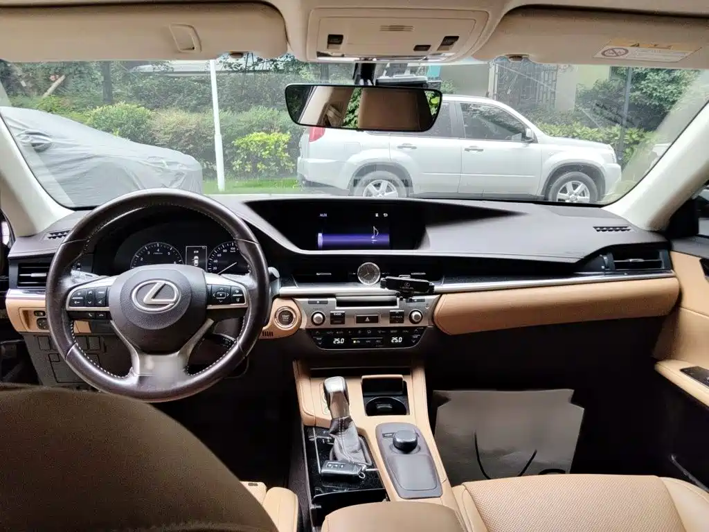 Lexus ES — миниатюра 13
