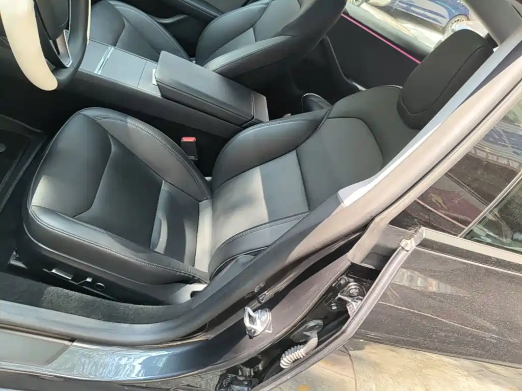 Tesla Model 3 — миниатюра 15