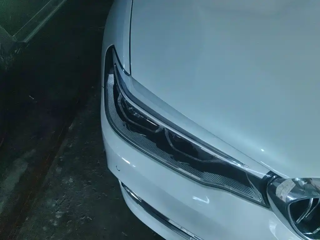 BMW 5 Series New Energy — миниатюра 7