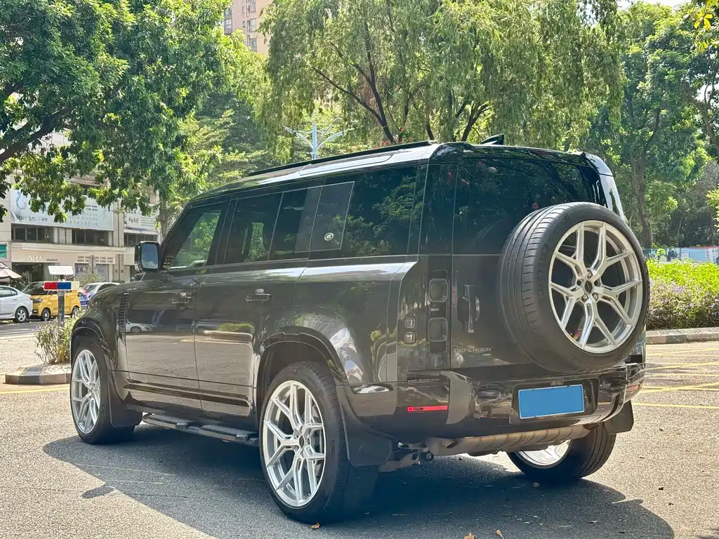 Land Rover Defender — миниатюра 8