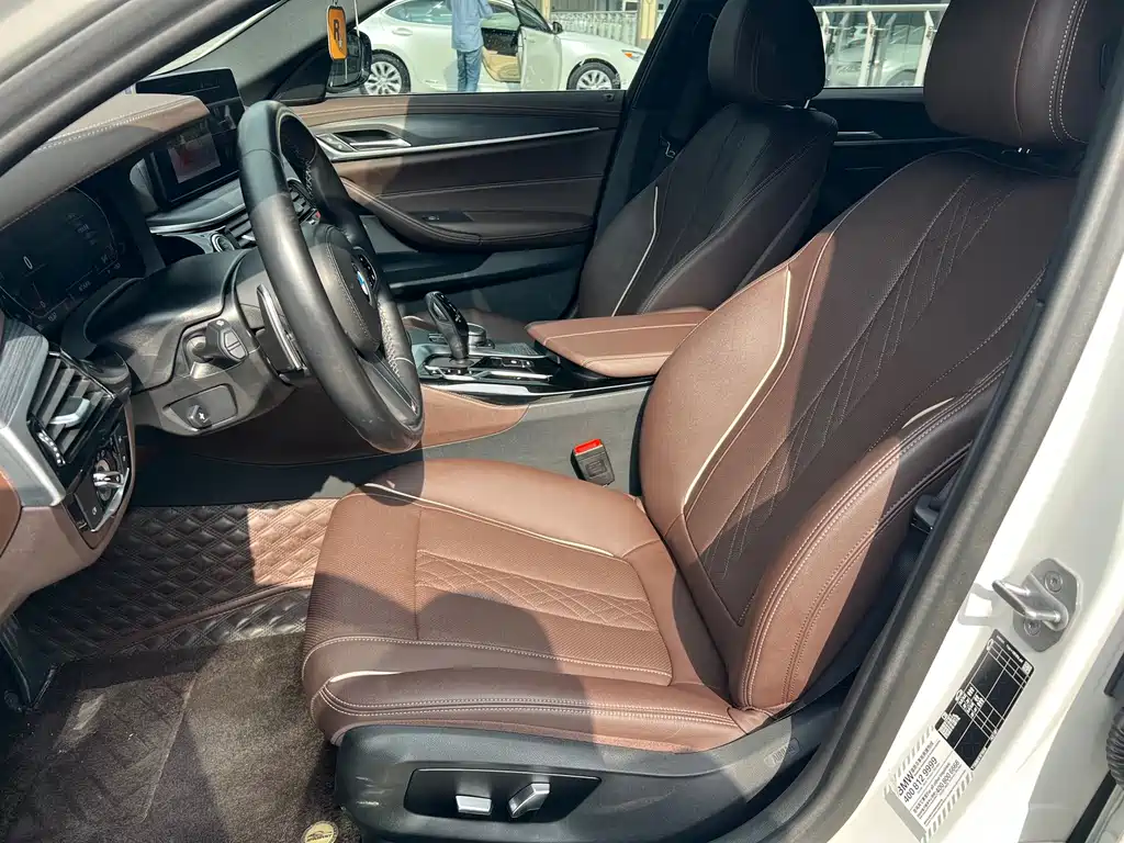 BMW 5 Series — миниатюра 11