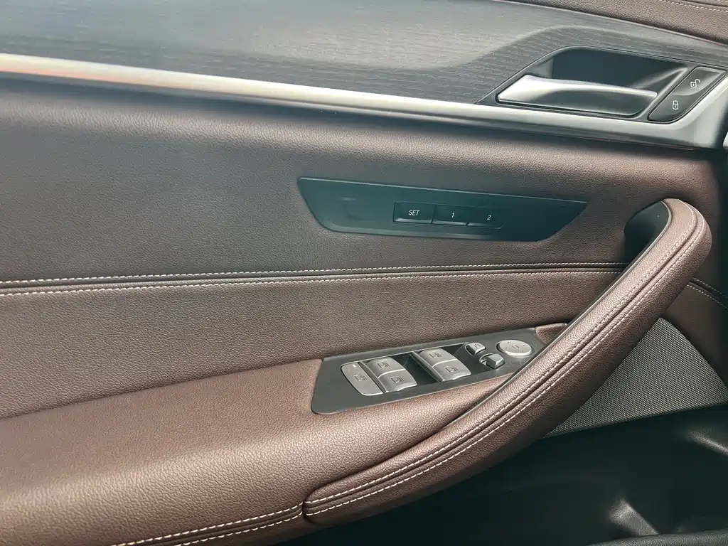 BMW 5 Series — миниатюра 22