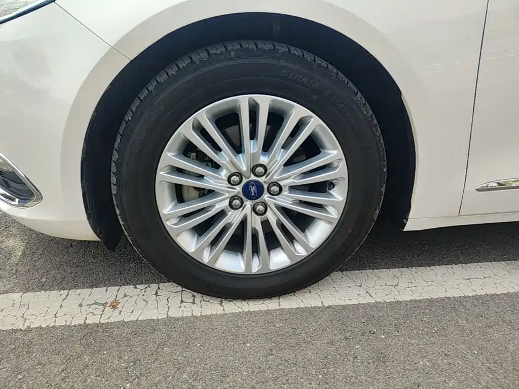 Ford Taurus — миниатюра 23