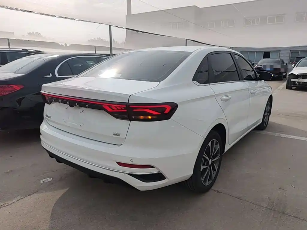 Geely Emgrand — миниатюра 7
