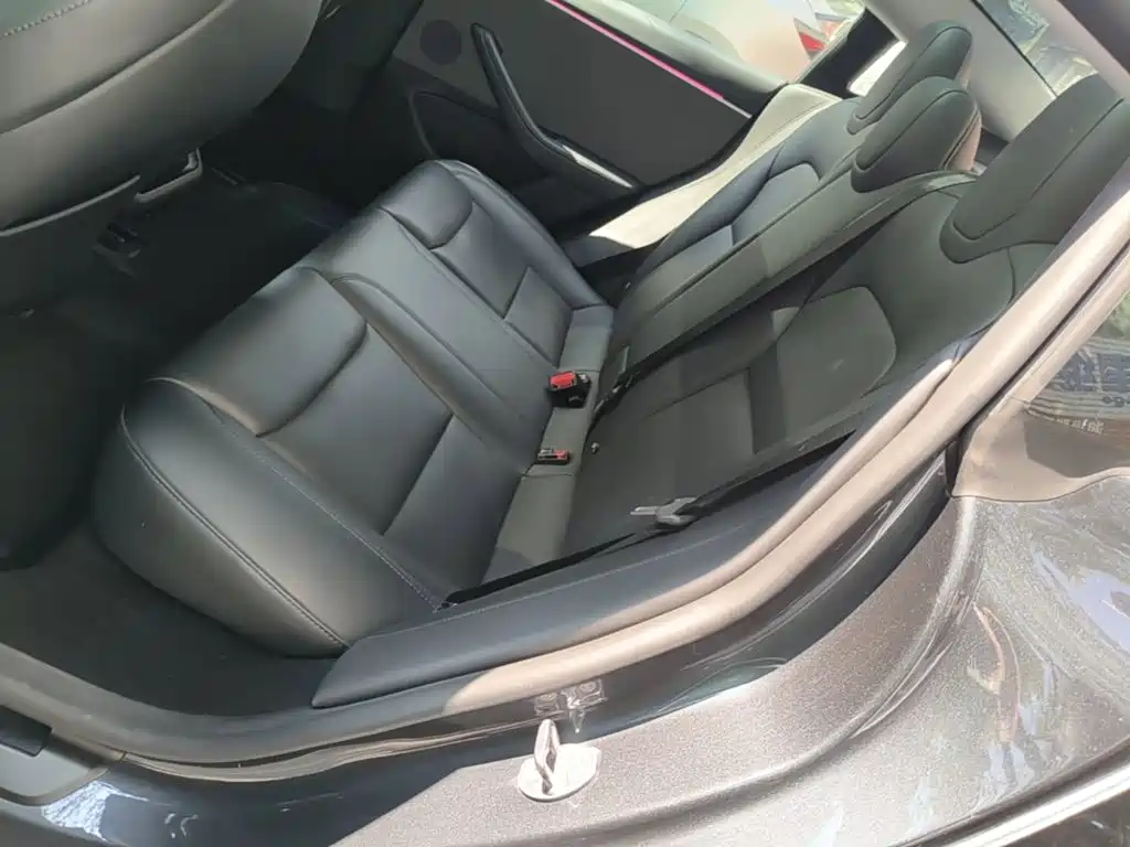 Tesla Model 3 — миниатюра 17
