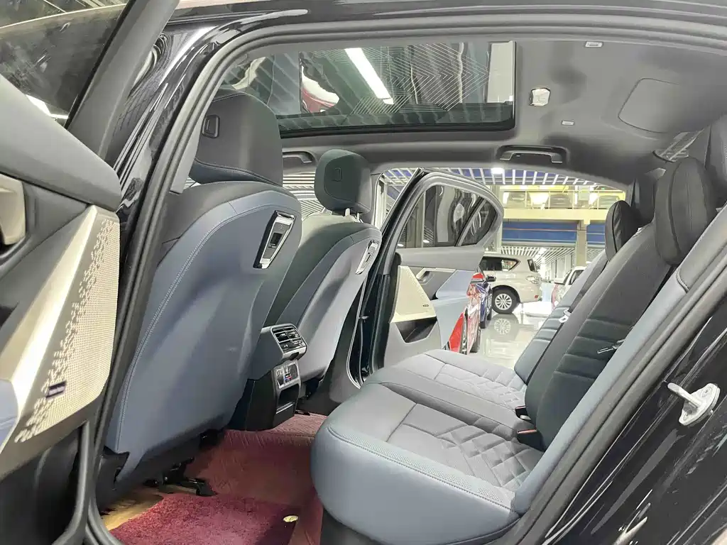 BMW i5 — миниатюра 7