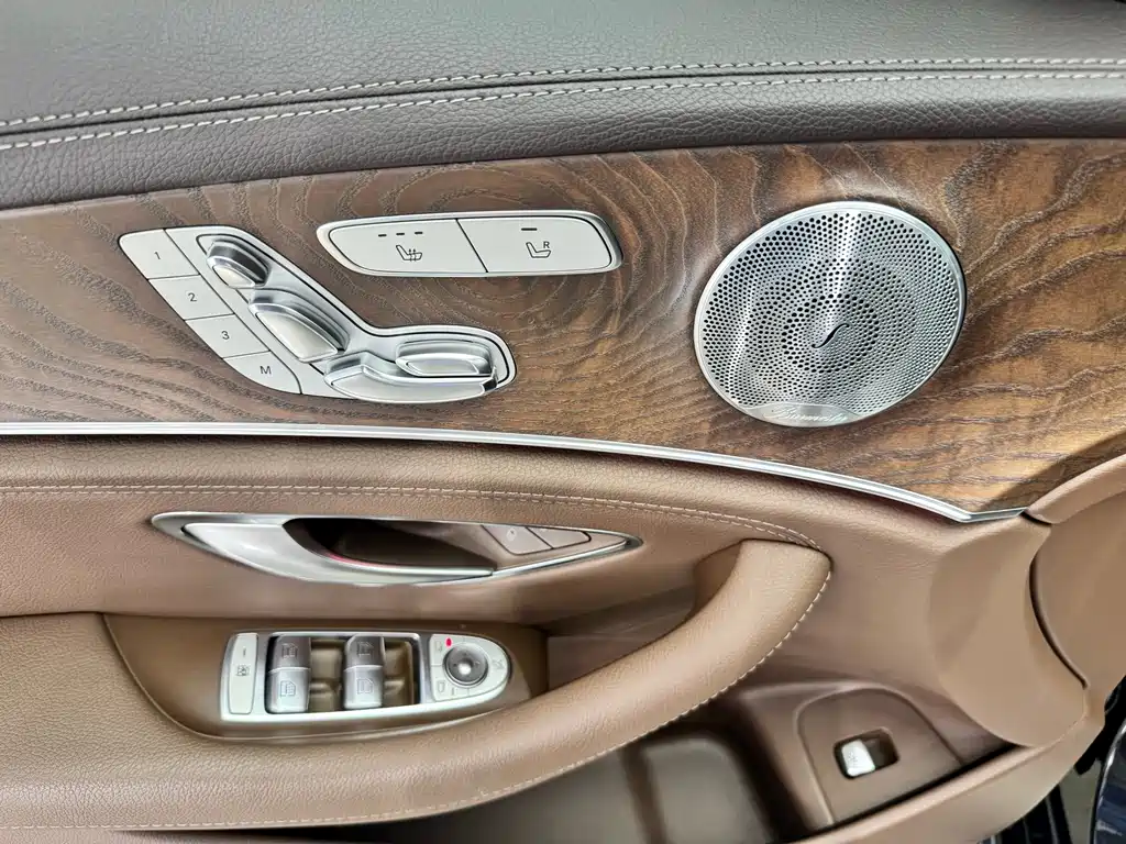 Mercedes-Benz E-Class — миниатюра 17
