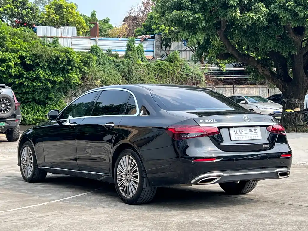 Mercedes-Benz E-Class — миниатюра 11