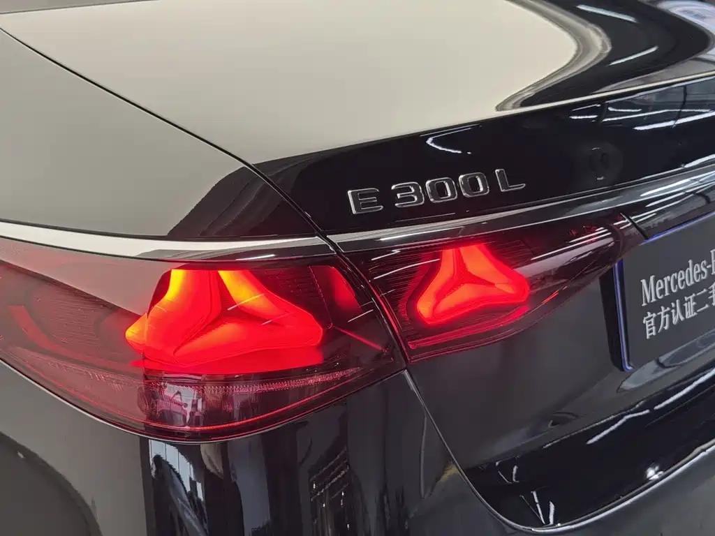 Mercedes-Benz E-Class — миниатюра 17