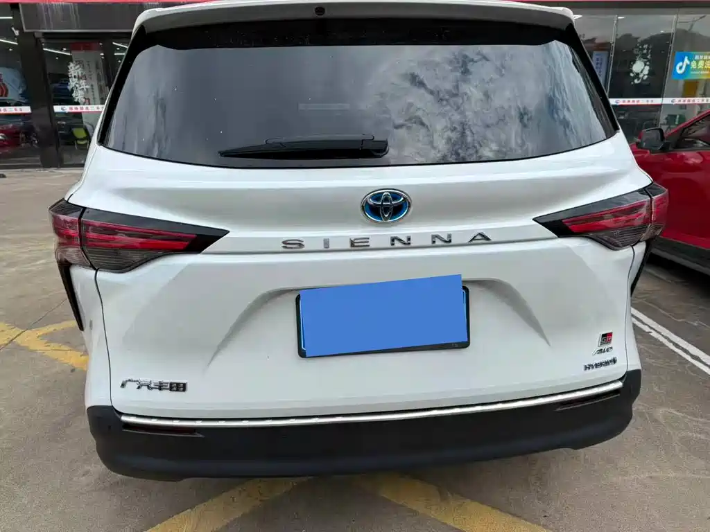 Toyota Sienna — миниатюра 4