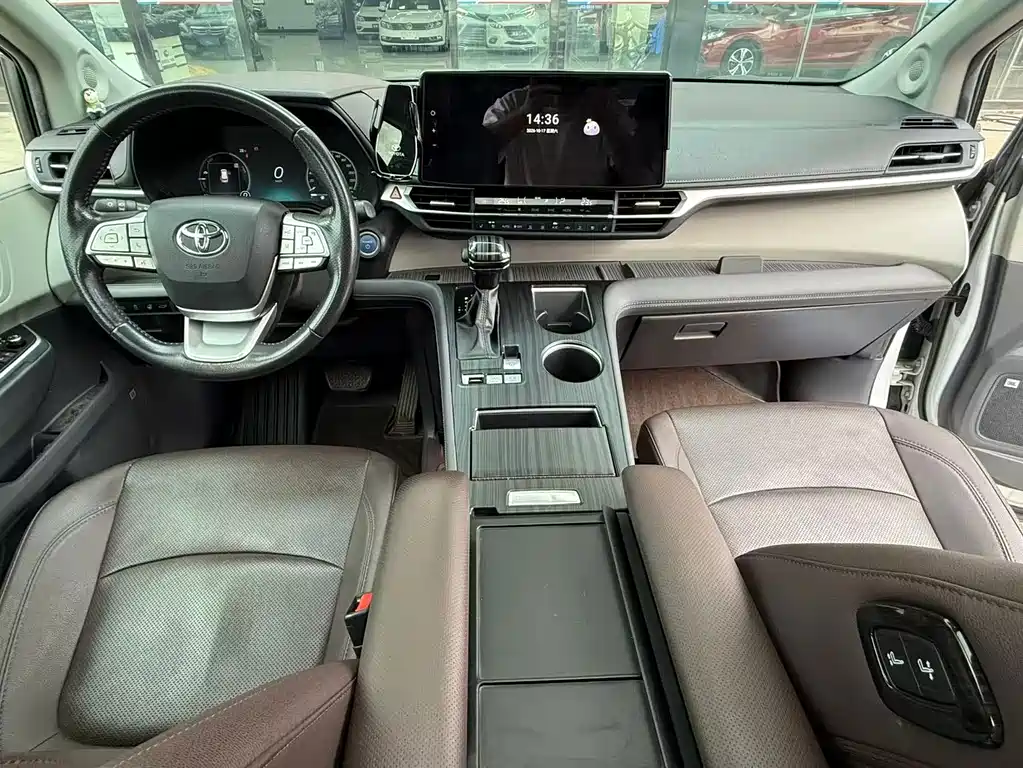 Toyota Sienna — миниатюра 12