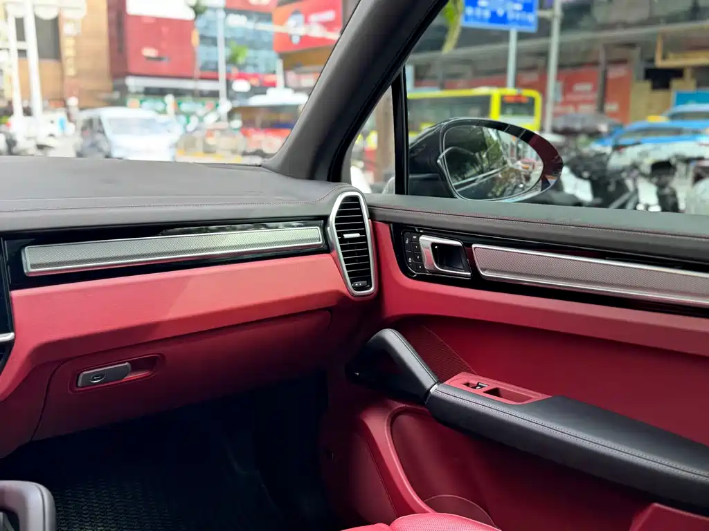 Porsche Cayenne — миниатюра 14