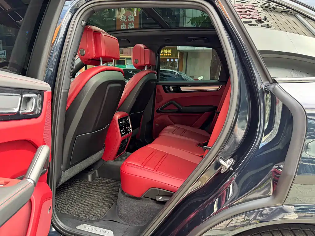 Porsche Cayenne — миниатюра 6