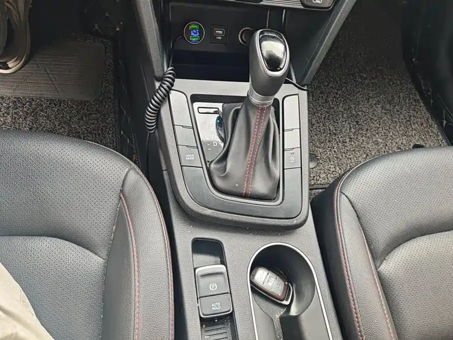 Hyundai Elantra — миниатюра 16