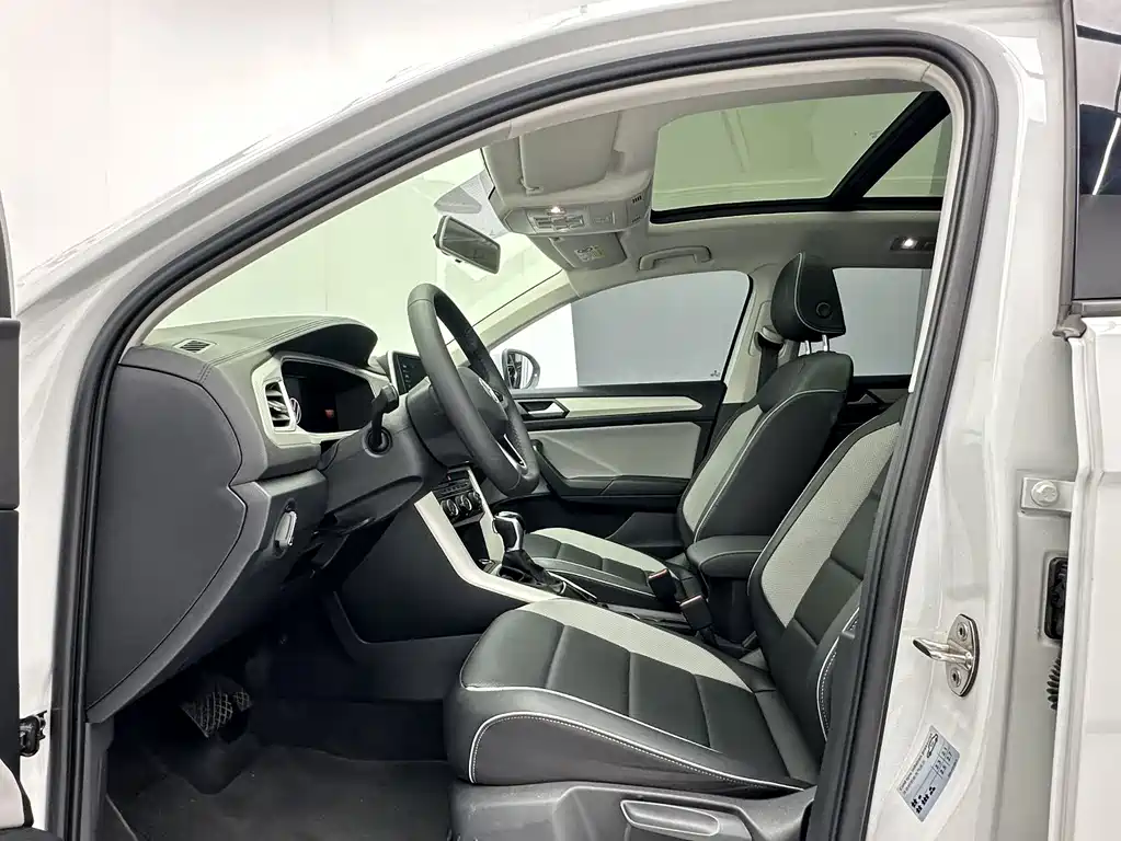 Volkswagen T-Roc — миниатюра 4