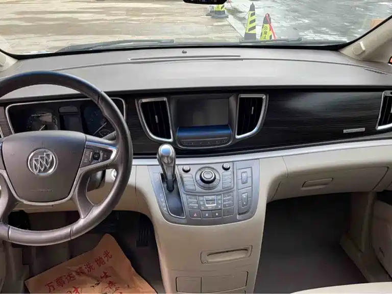 Buick GL8 2013 3.0L XT Luxury Flagship