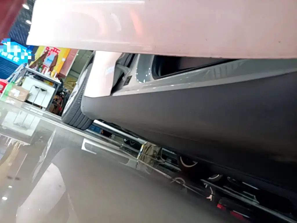 Tesla Model Y — миниатюра 21