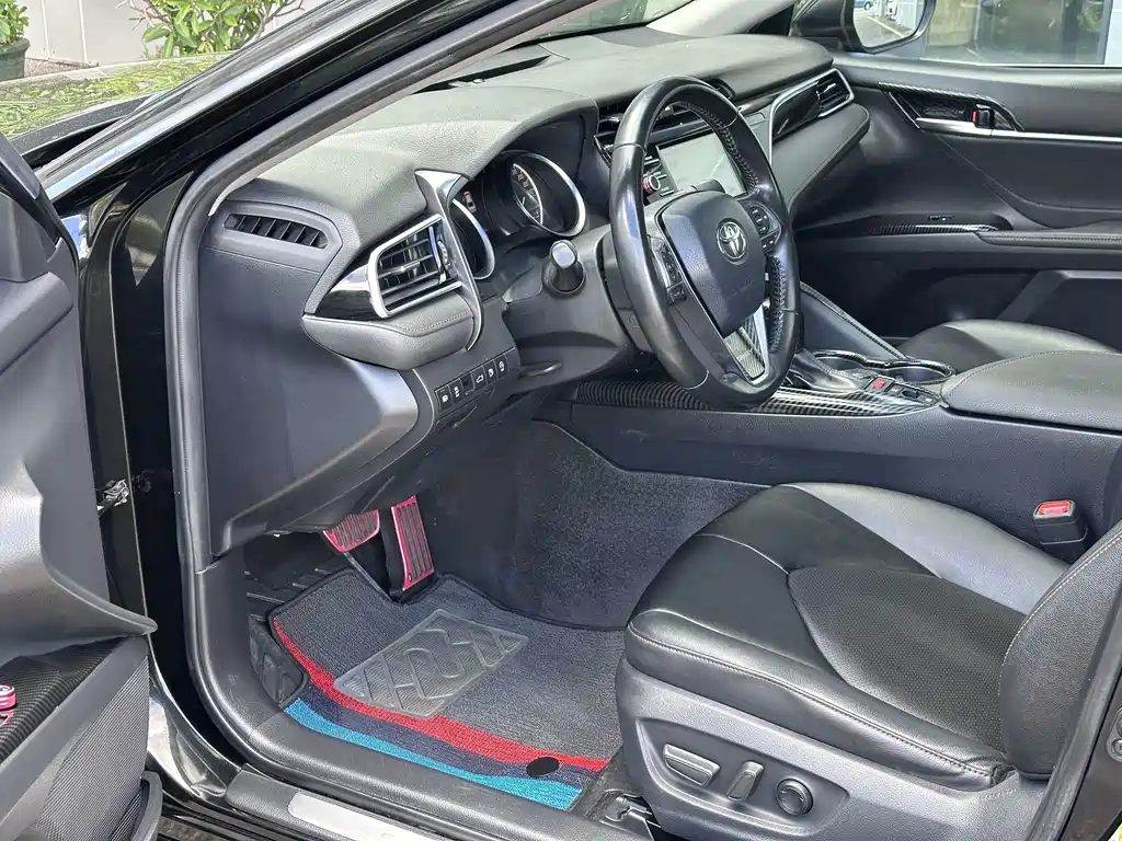 Toyota Camry — миниатюра 8