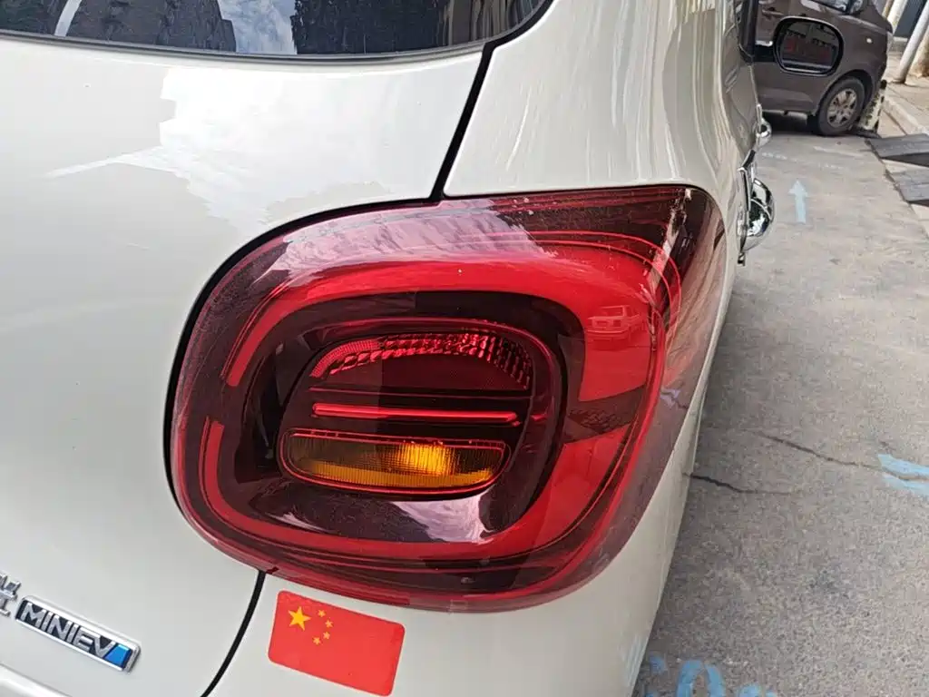 Wuling MINIEV — миниатюра 8