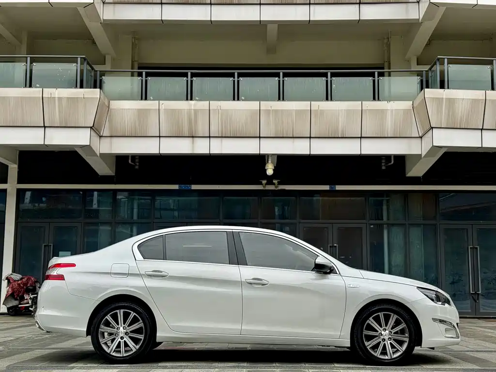 Peugeot 408 — миниатюра 5