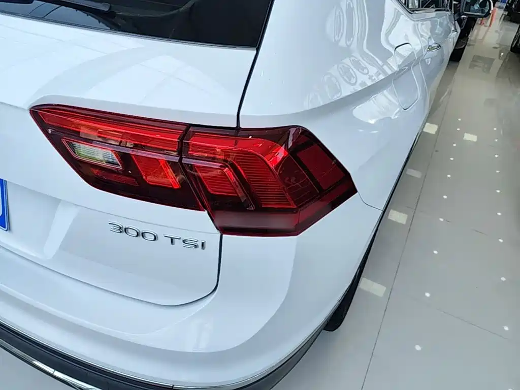 Volkswagen Tiguan L L 2023 300TSI AT Smart