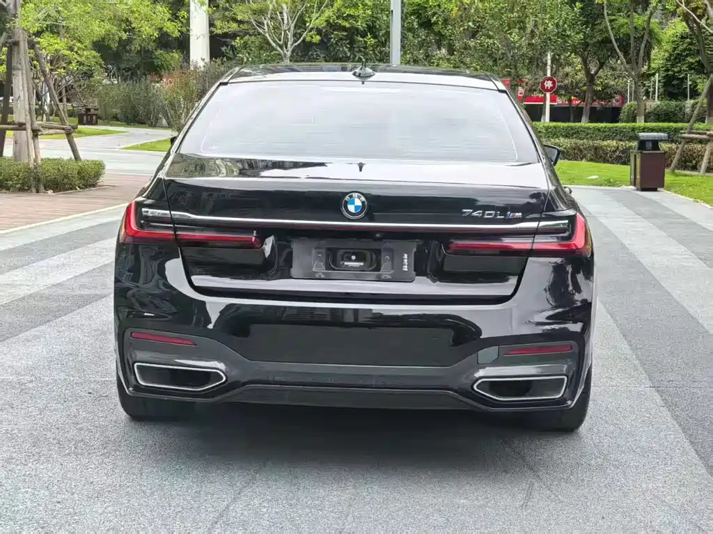 BMW 7 Series — миниатюра 7