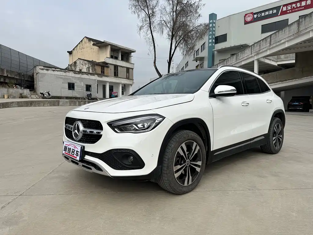 MERCEDES-BENZ GLA