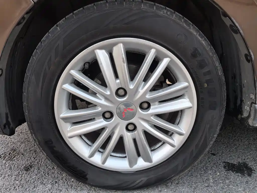 Wuling Hongguang — миниатюра 18