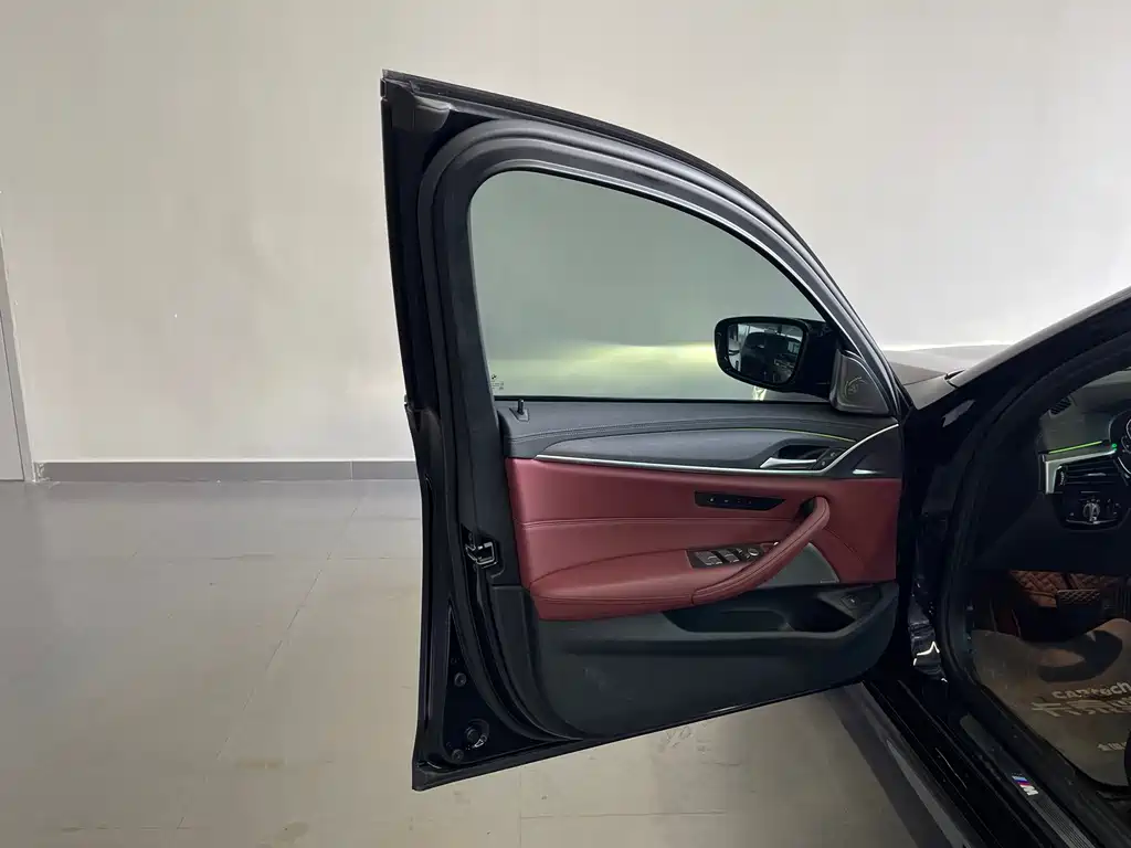 BMW 5 Series — миниатюра 28