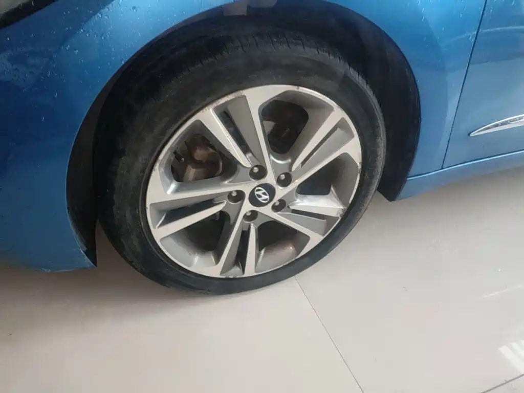 Hyundai Elantra — миниатюра 23