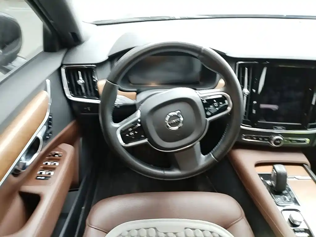 Volvo S90 — миниатюра 11