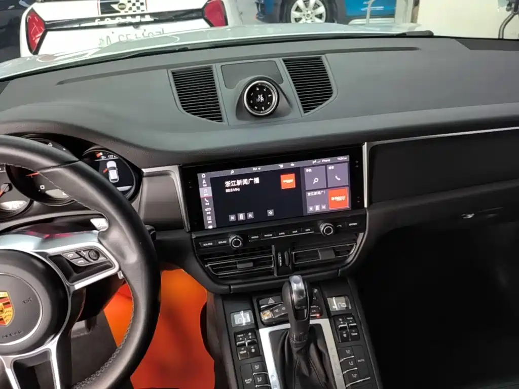 Porsche Macan — миниатюра 10