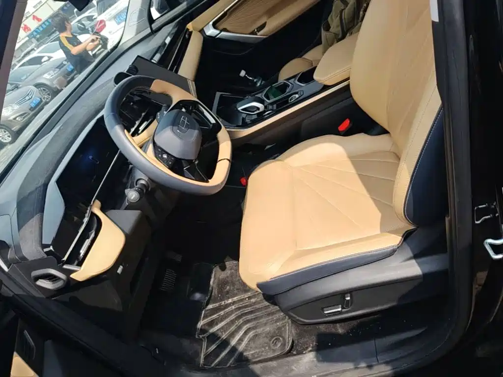 Geely Boyue L — миниатюра 15