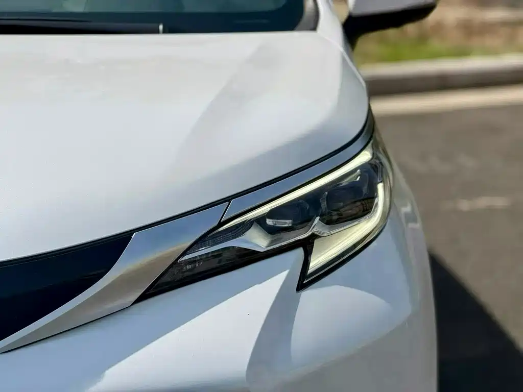 Toyota Sienna — миниатюра 3