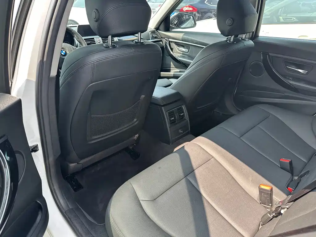 BMW 3 Series — миниатюра 3