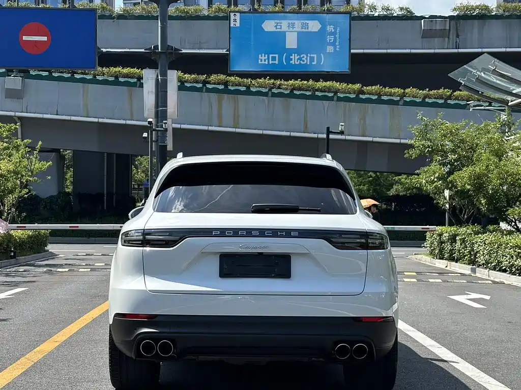 PORSCHE CAYENNE