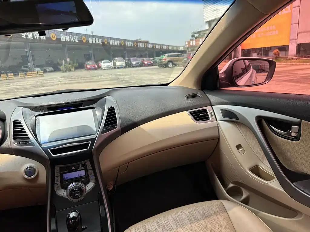 Hyundai Elantra Langdong — миниатюра 22