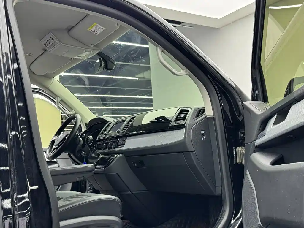Volkswagen Multivan — миниатюра 11