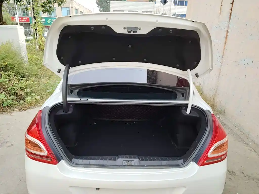 Peugeot 308 — миниатюра 19