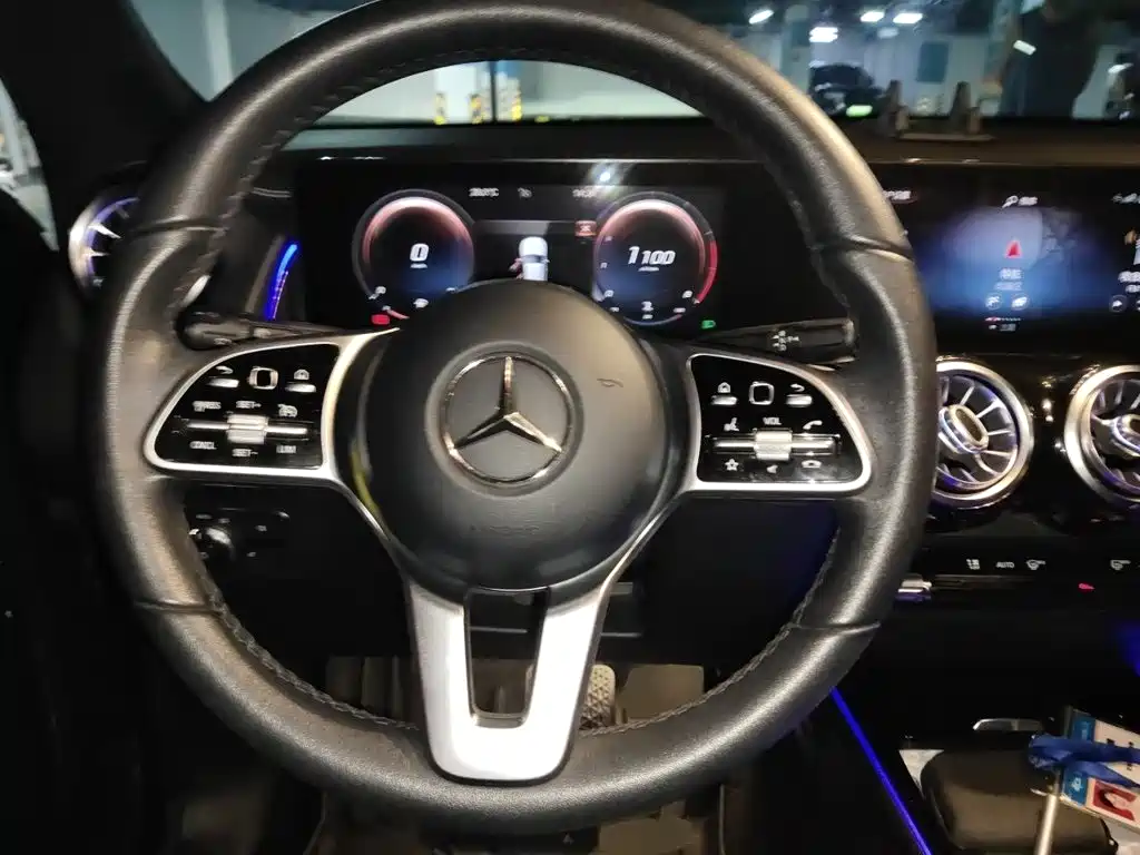 Mercedes-Benz GLB — миниатюра 11