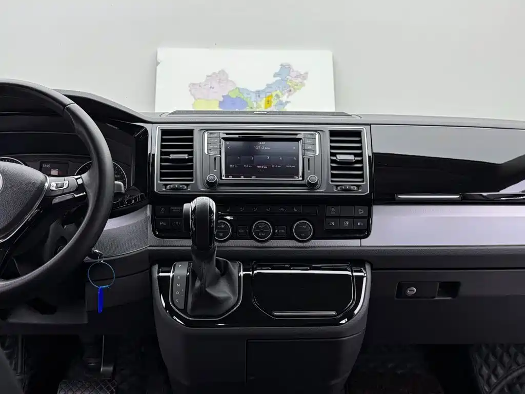Volkswagen Multivan — миниатюра 13